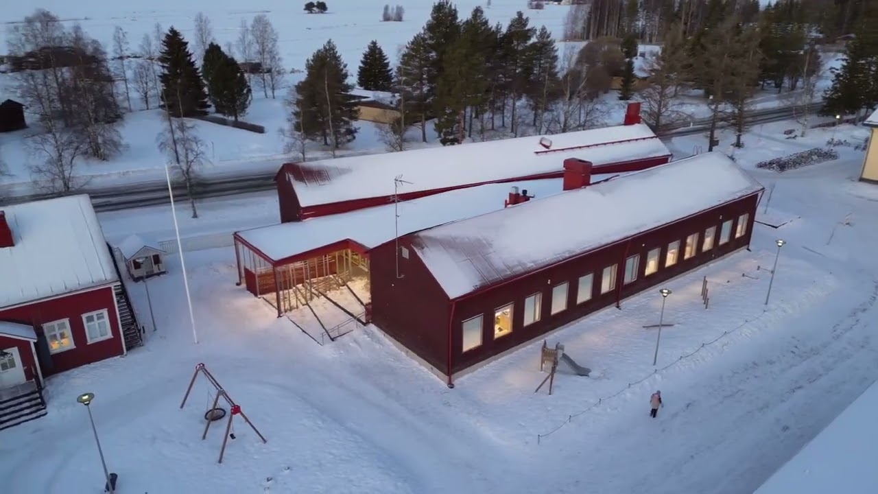 Lumijoen hirsikoulu | Rakennusyhtiö Observo. Kuva LUO arkkitehdit